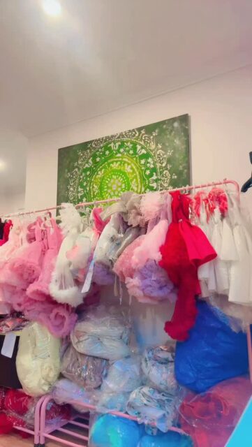 💃 THE RED RADIANCE PARTY GOWN 💃
Turn every celebration into a fairytale with this stunning, sequin-dazzled ruby red dress!
• ✨ Sizes: 6 Months – 5 Years
• 🌹 Details: Shimmering sequin bodice + elegant floral accents
• 👗 Style: High-volume organza skirt perfect for twirling
• 🔥 FLASH SALE: $49 FLAT!
⌛ Grab yours before the sale ends this SUNDAY!#unbeatableprices✔️ #littlefashionista #thelittlewardrobe #shippingworldwide✈️🌎 #partywear