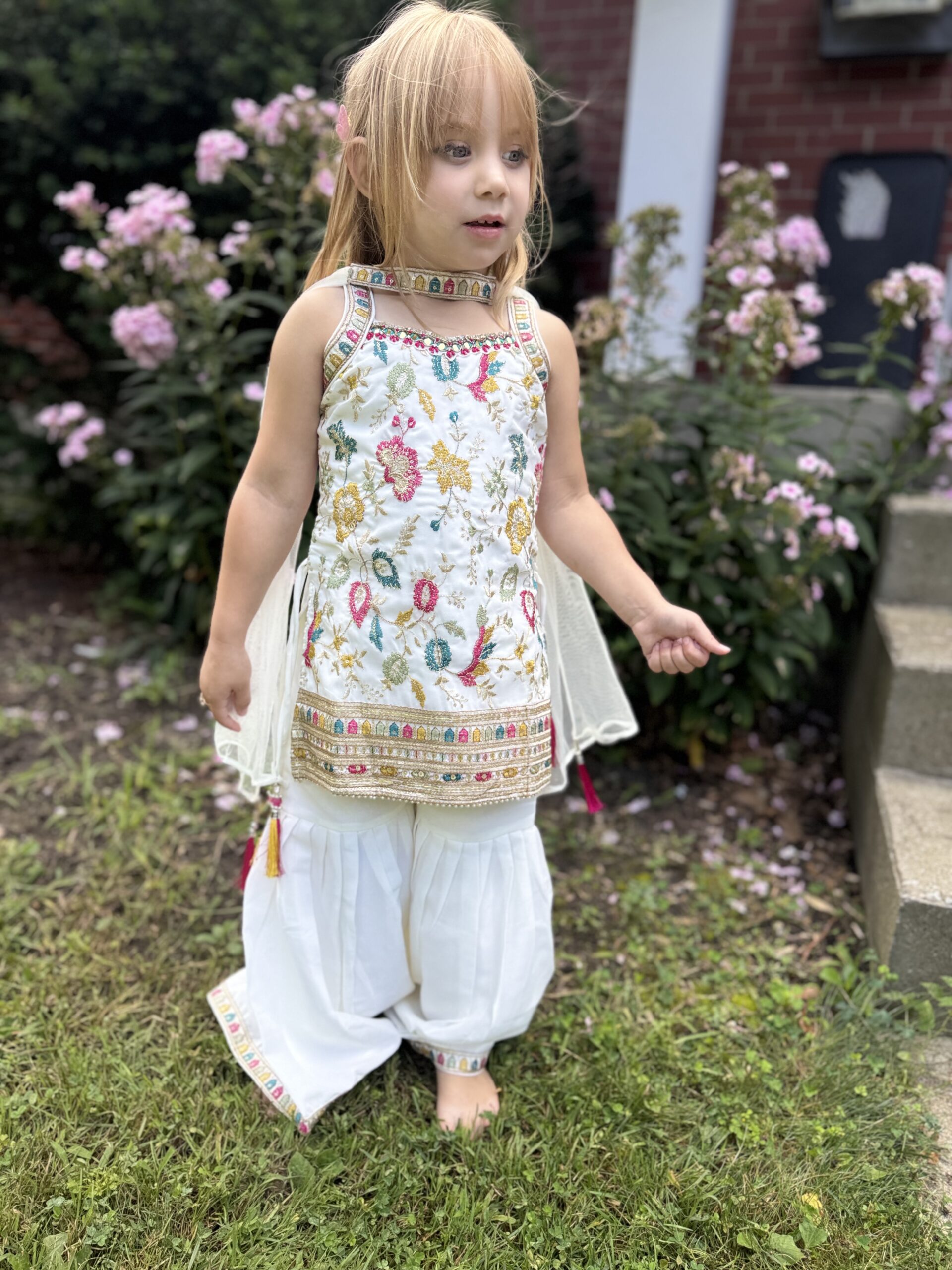 White Classic Kids Suit - Image 2